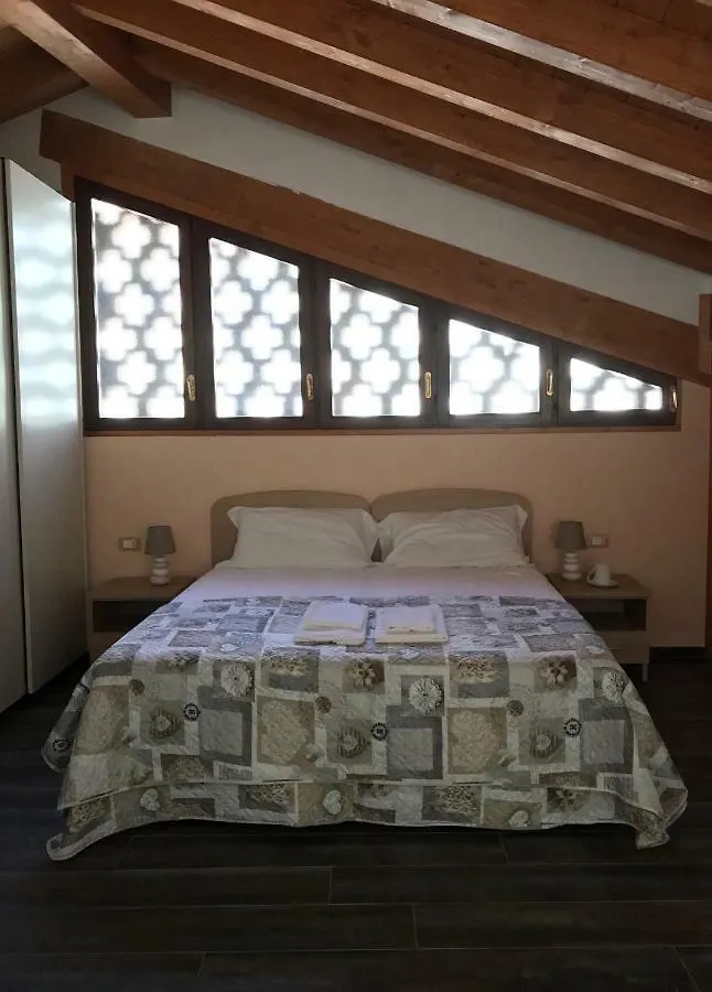 B&B 